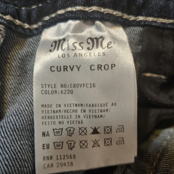 Miss Me Mid-Rise Curvy Crop Bermuda Shorts 32 Dark Wash Embellished Pockets - Picture 8 of 9